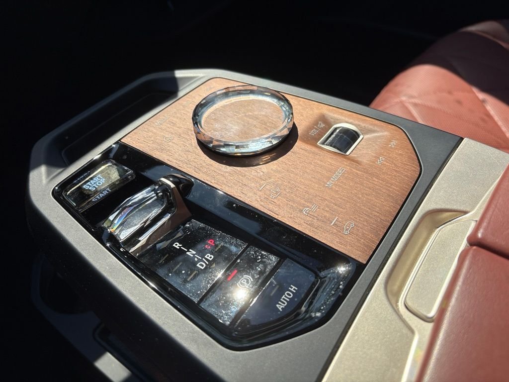 Used 2023 Black BMW M60 image 14