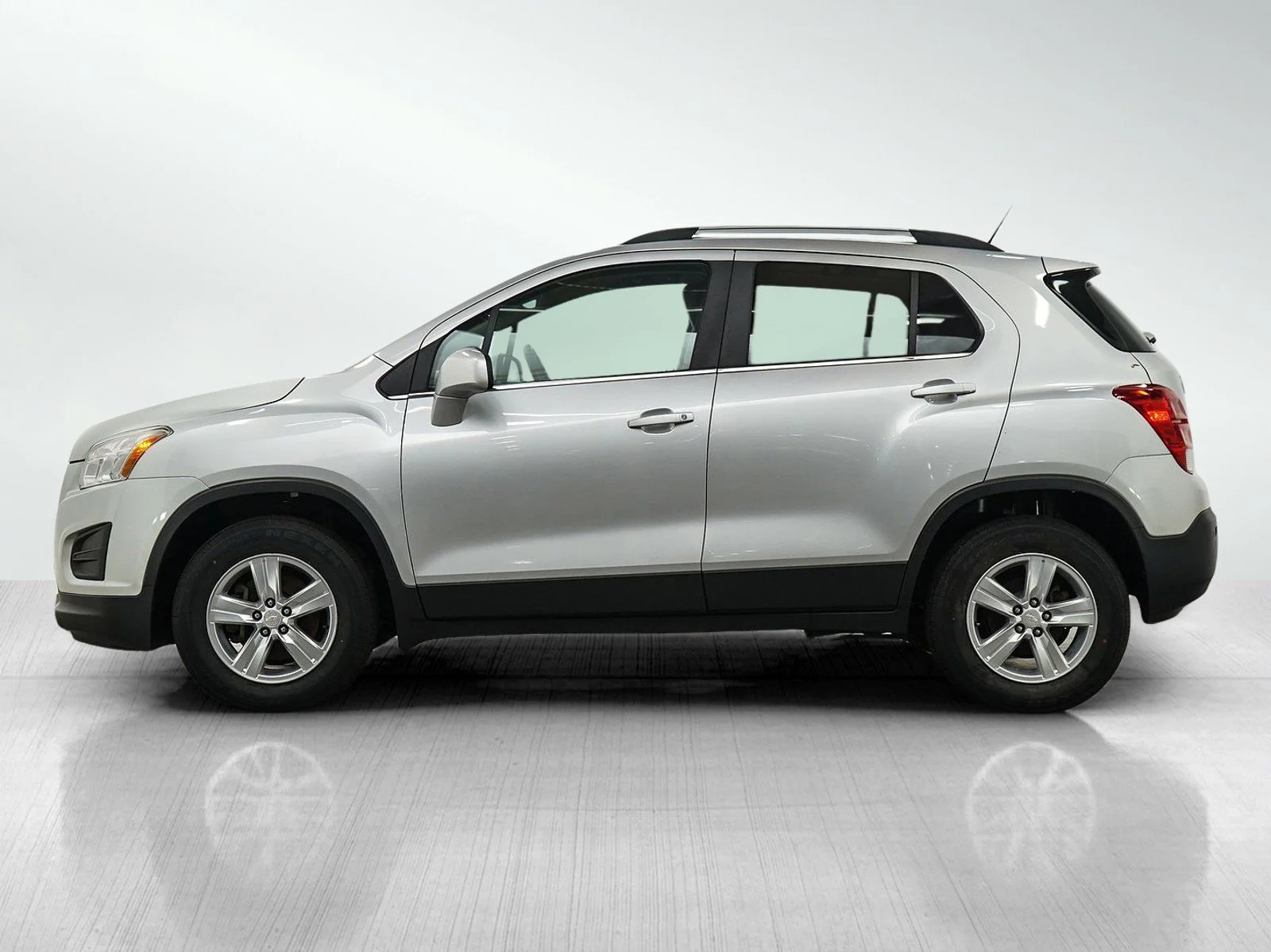 Used 2016 Chevrolet Trax LT with VIN 3GNCJPSB6GL237386 for sale in Burnsville, Minnesota