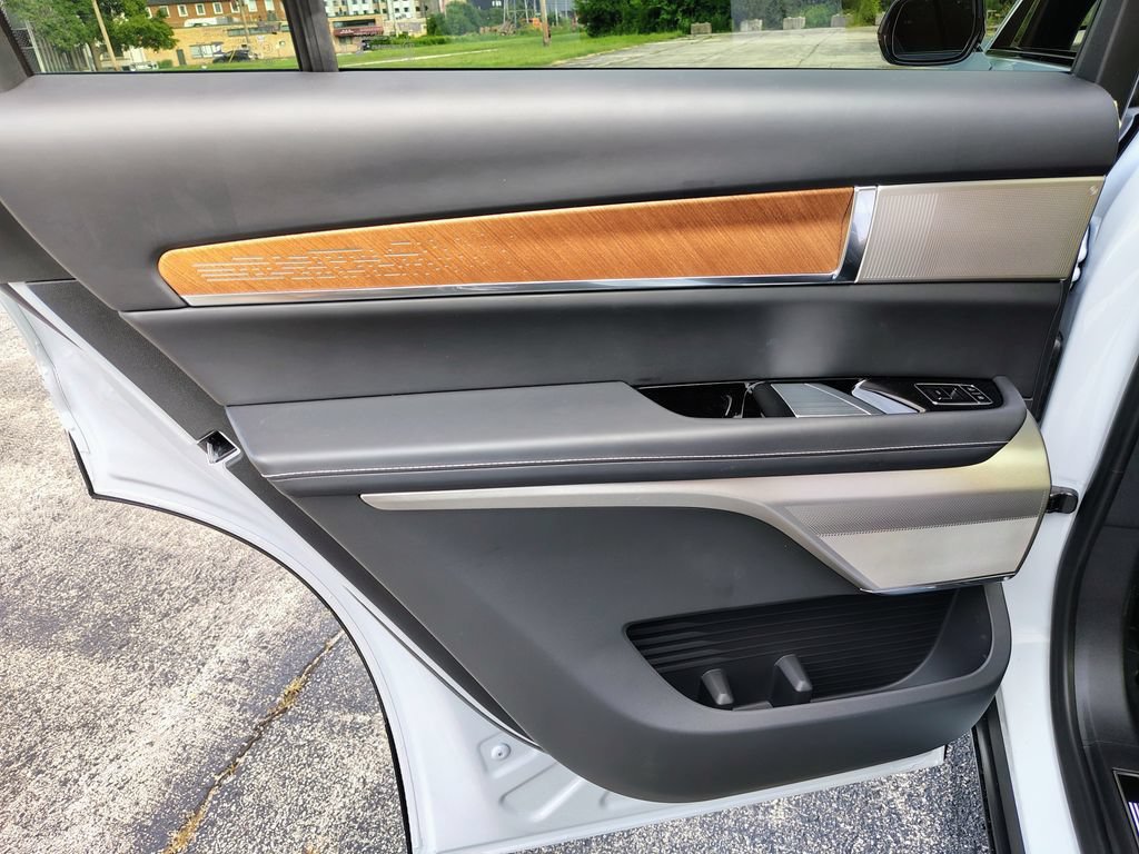 2027 Cadillac VISTIQ Premium Luxury - Photo 33