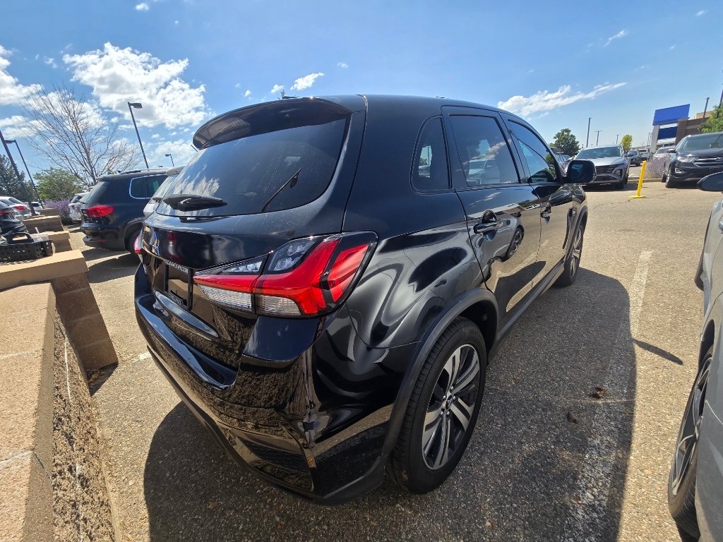 Used 2021 Labrador Black Metallic Mitsubishi LE image 4