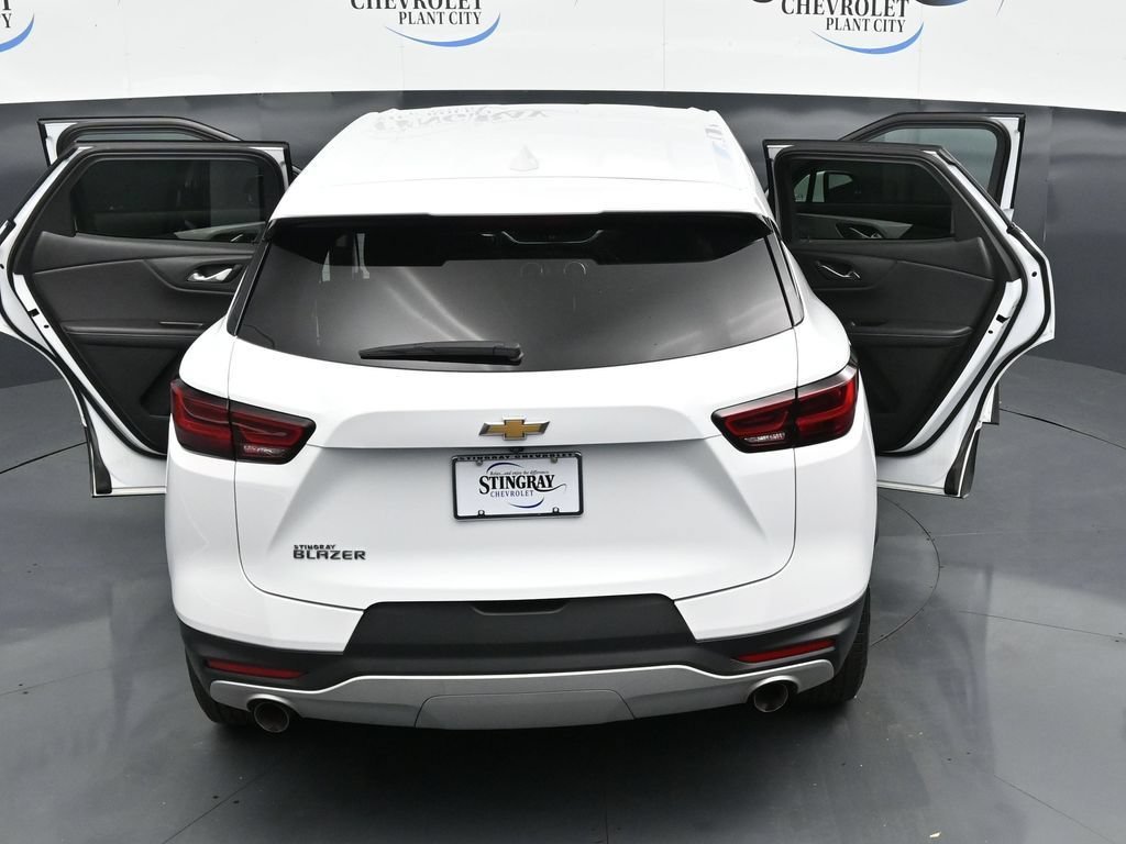 Used 2025 Summit White Chevrolet 2LT image 38