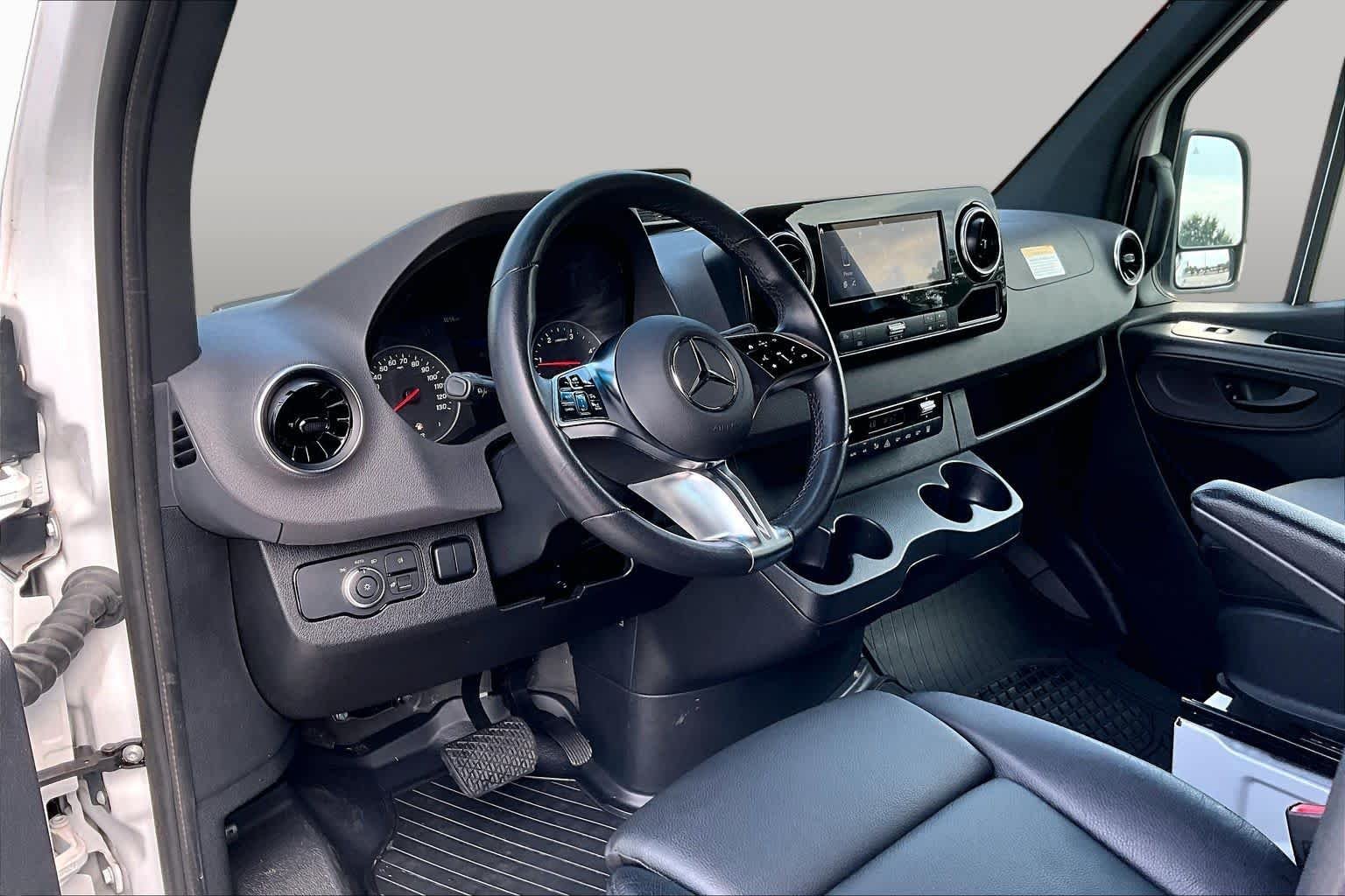 Used 2025 Arctic White Mercedes-Benz  image 18