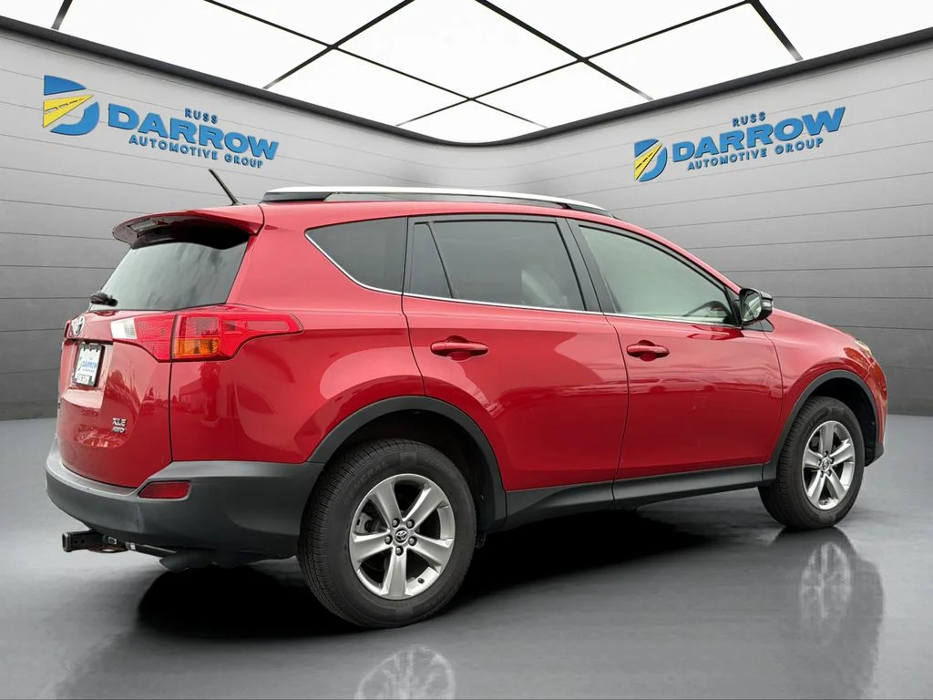 Used 2015 Red Toyota XLE image 8