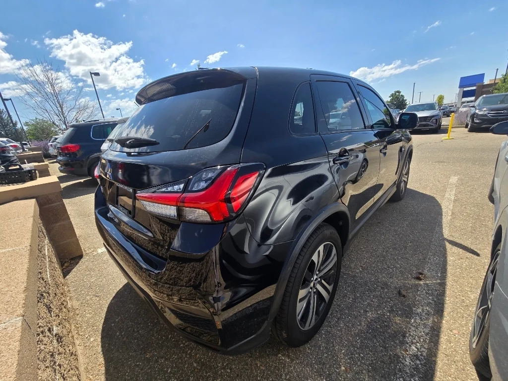 Used 2021 Labrador Black Metallic Mitsubishi LE image 4