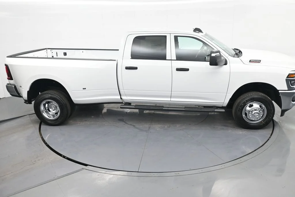 New 2026 Bright White Clear-Coat Exterior Paint RAM Tradesman image 25