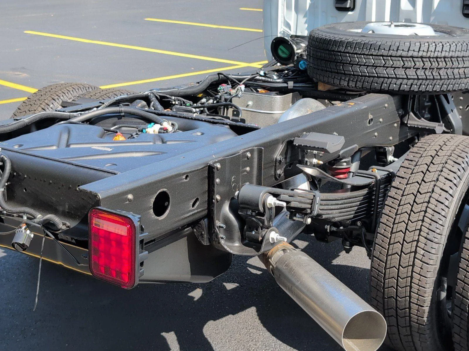 New 2026 Summit White GMC SLE image 9