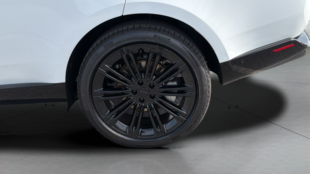 New 2026 Fuji White Land Rover SE image 16