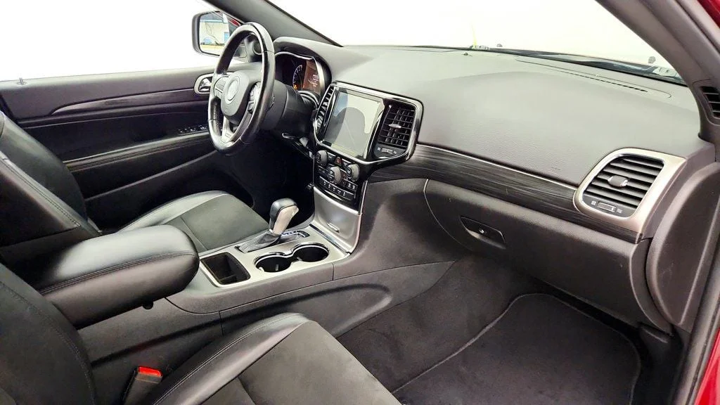 Used 2019 Velvet Red Pearlcoat Jeep Altitude 4x4 image 25