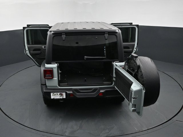 New 2027 Earl Clear-Coat Exterior Paint Jeep Willys image 29