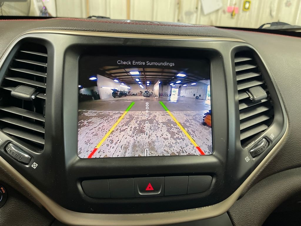 Used 2014 White Jeep Trailhawk image 27