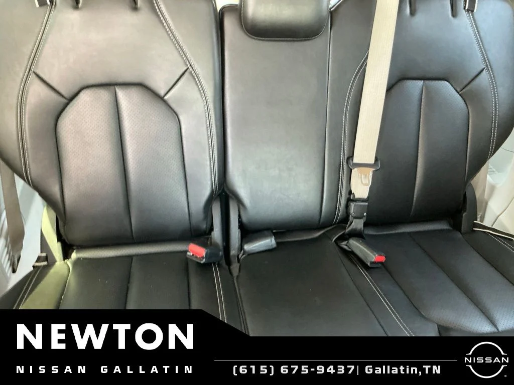 Used 2023 White Chrysler Touring L image 12