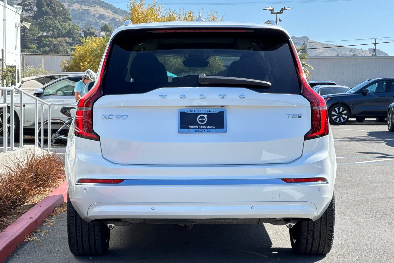 Certified Used 2025 Crystal White Pearl Volvo T8 (2025.5) Plus 7-Seater image 8