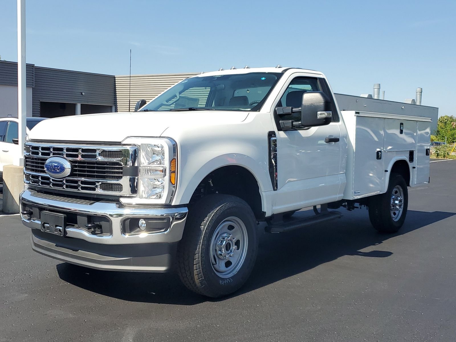 2025 Ford F-350 Super Duty Chassis Cab XLT - Photo 26