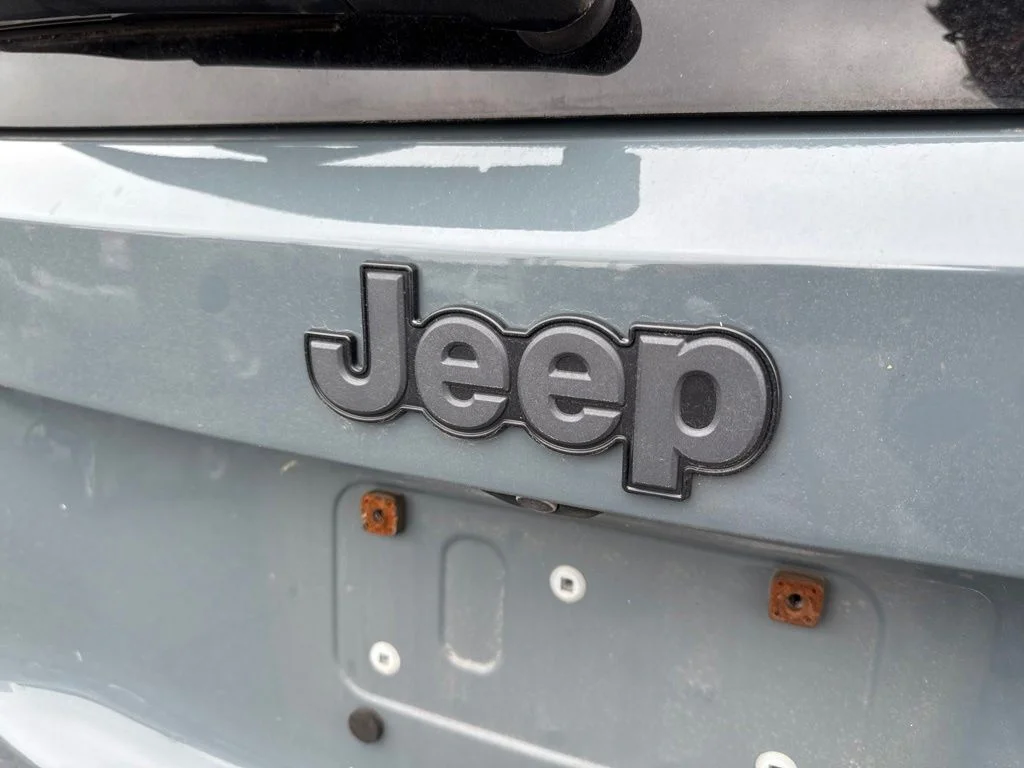 Used 2017 Gray Jeep Trailhawk image 39