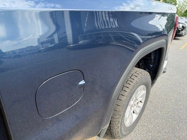 Used 2021 Pacific Blue Metallic GMC Base image 11