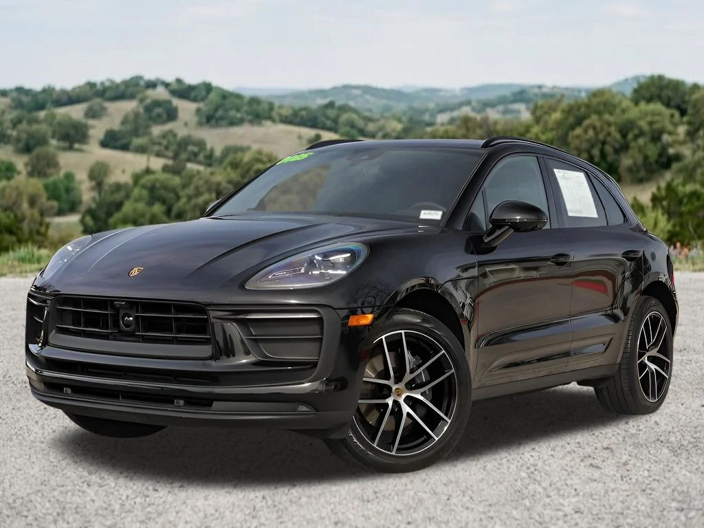 2025 Porsche Macan -'s photo