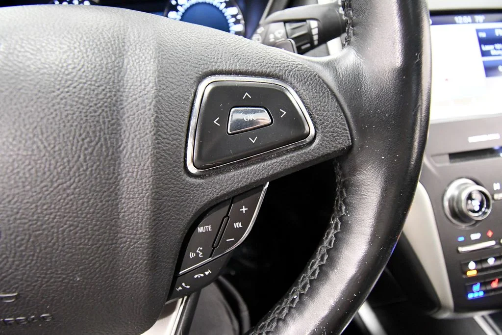 Used 2019 White Lincoln Reserve image 22