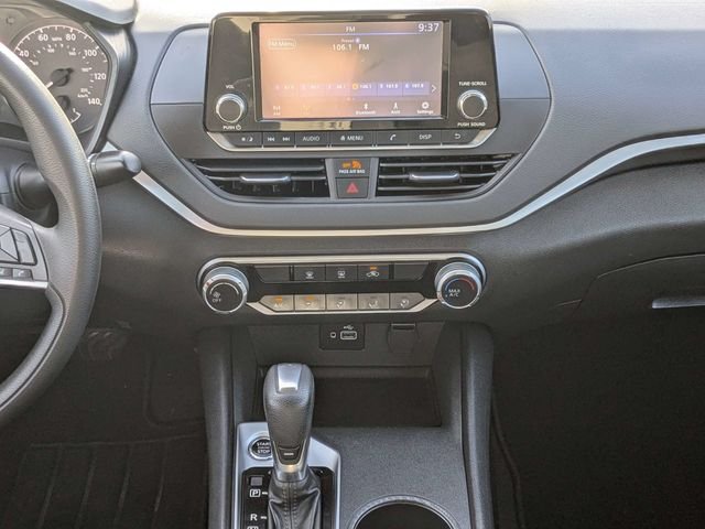Used 2022 Glacier White Nissan 2.5 S image 17