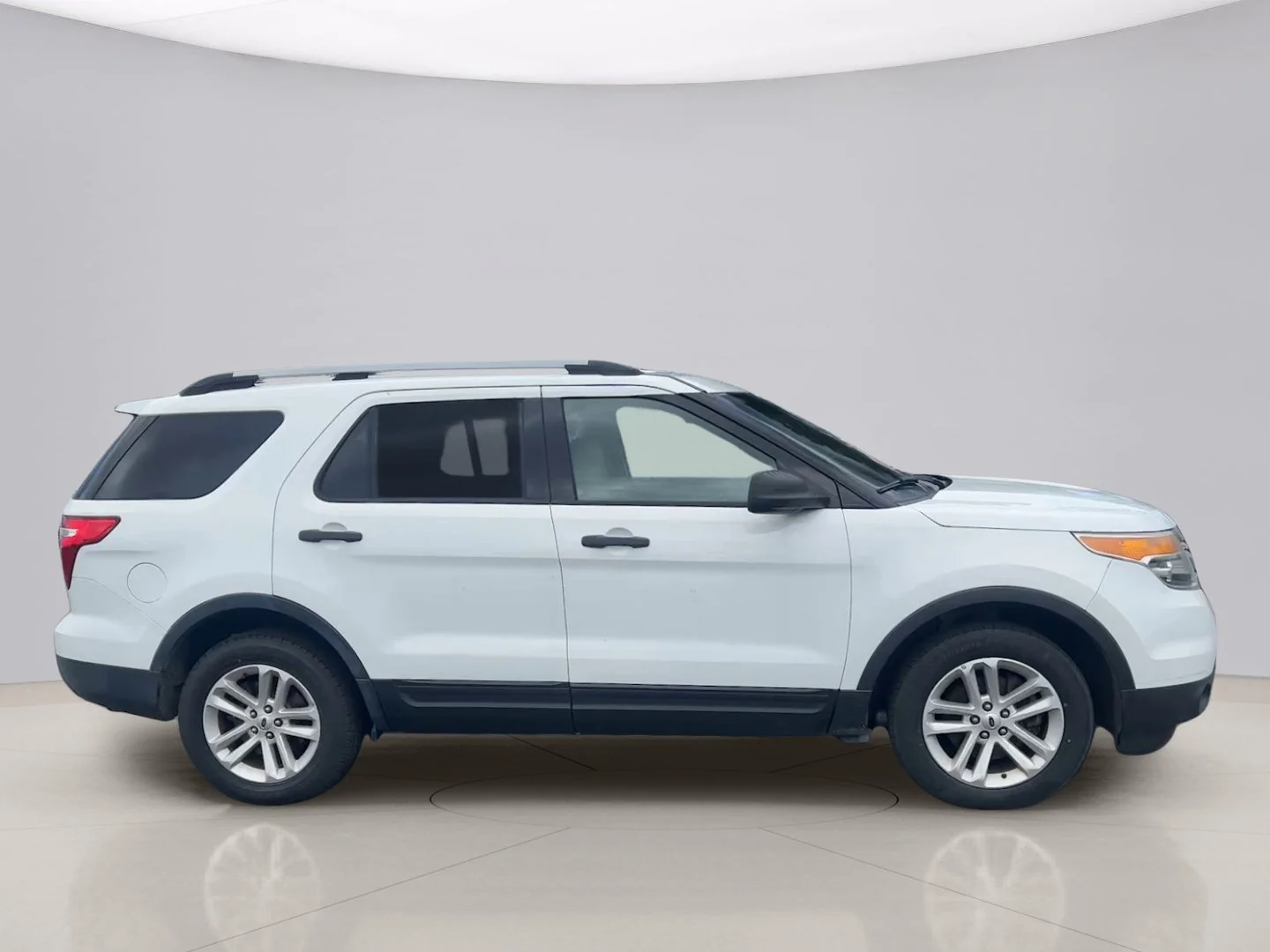 Used 2015 White Ford 4WD image 6