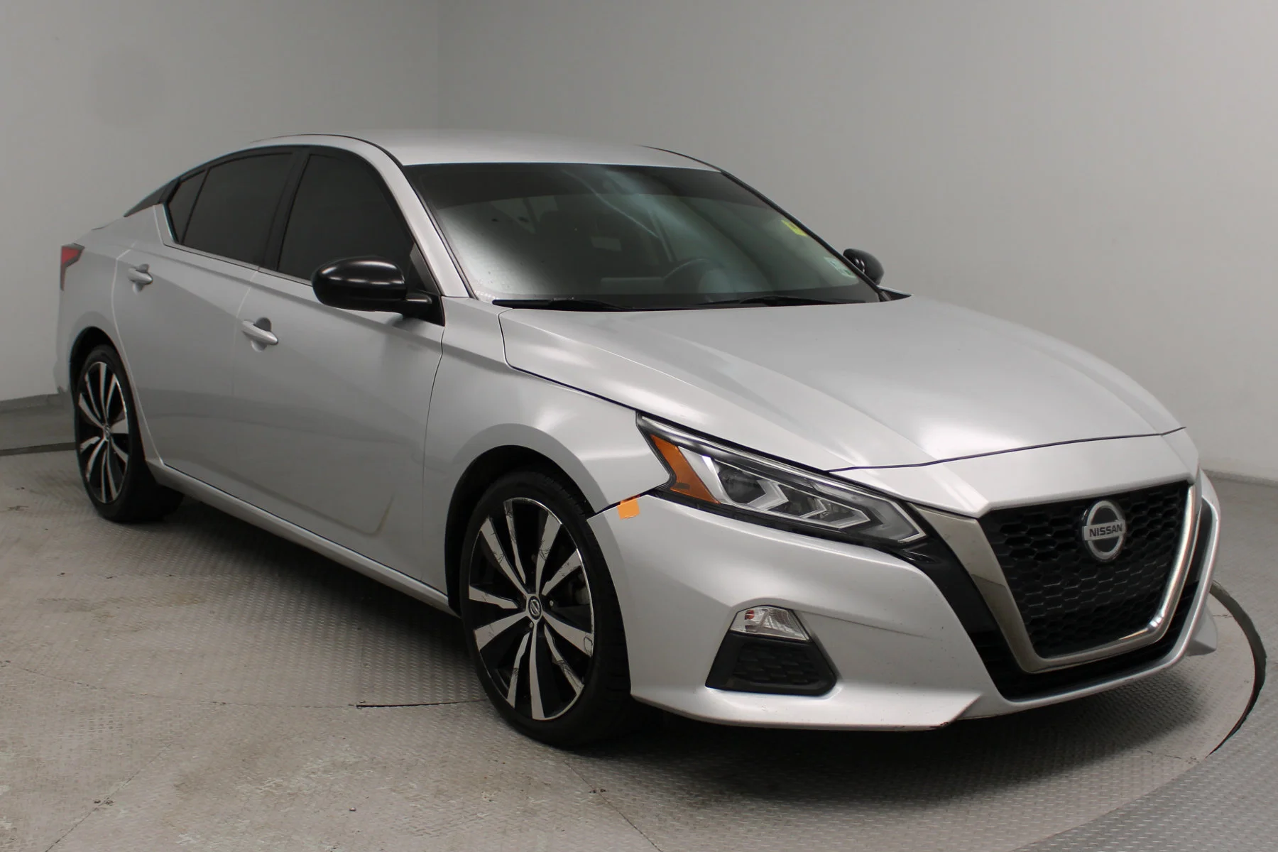Used 2019 Brilliant Silver Metallic Nissan 2.5 SR Sedan image 22