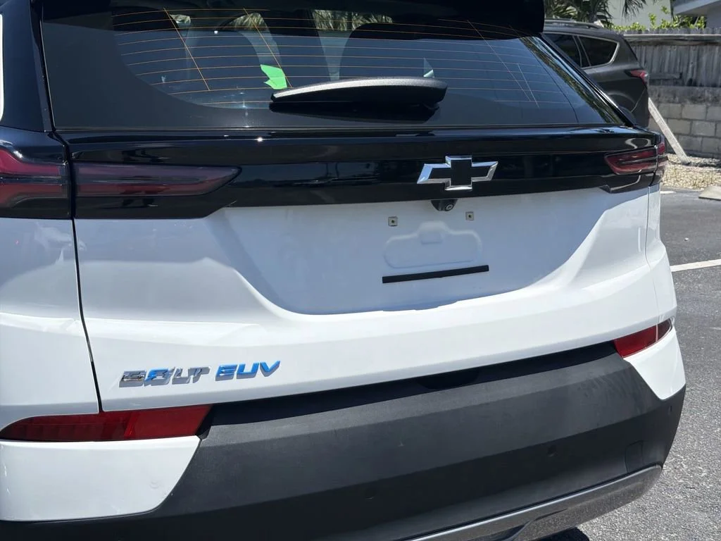 Used 2023 Summit White Chevrolet LT image 39