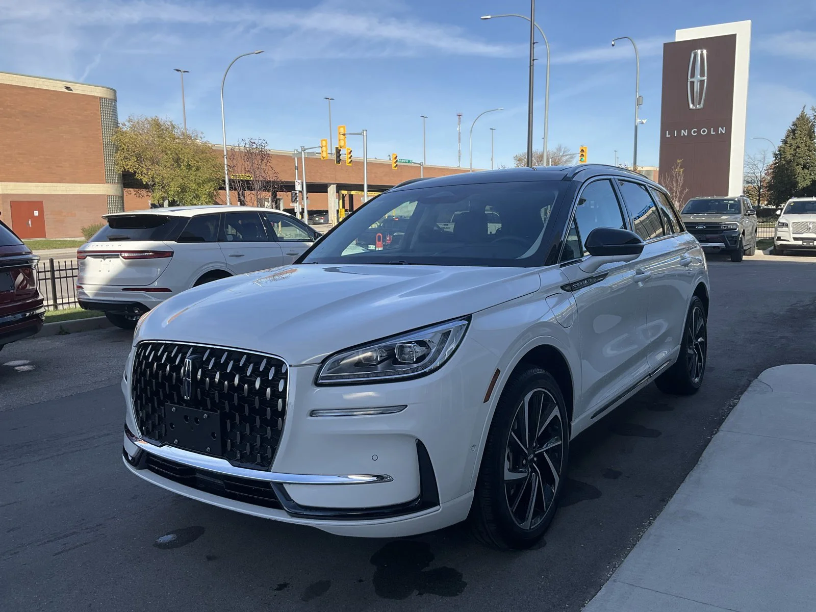 New 2024 PRISTINE WHITE MET 3C Lincoln Grand Touring image 3