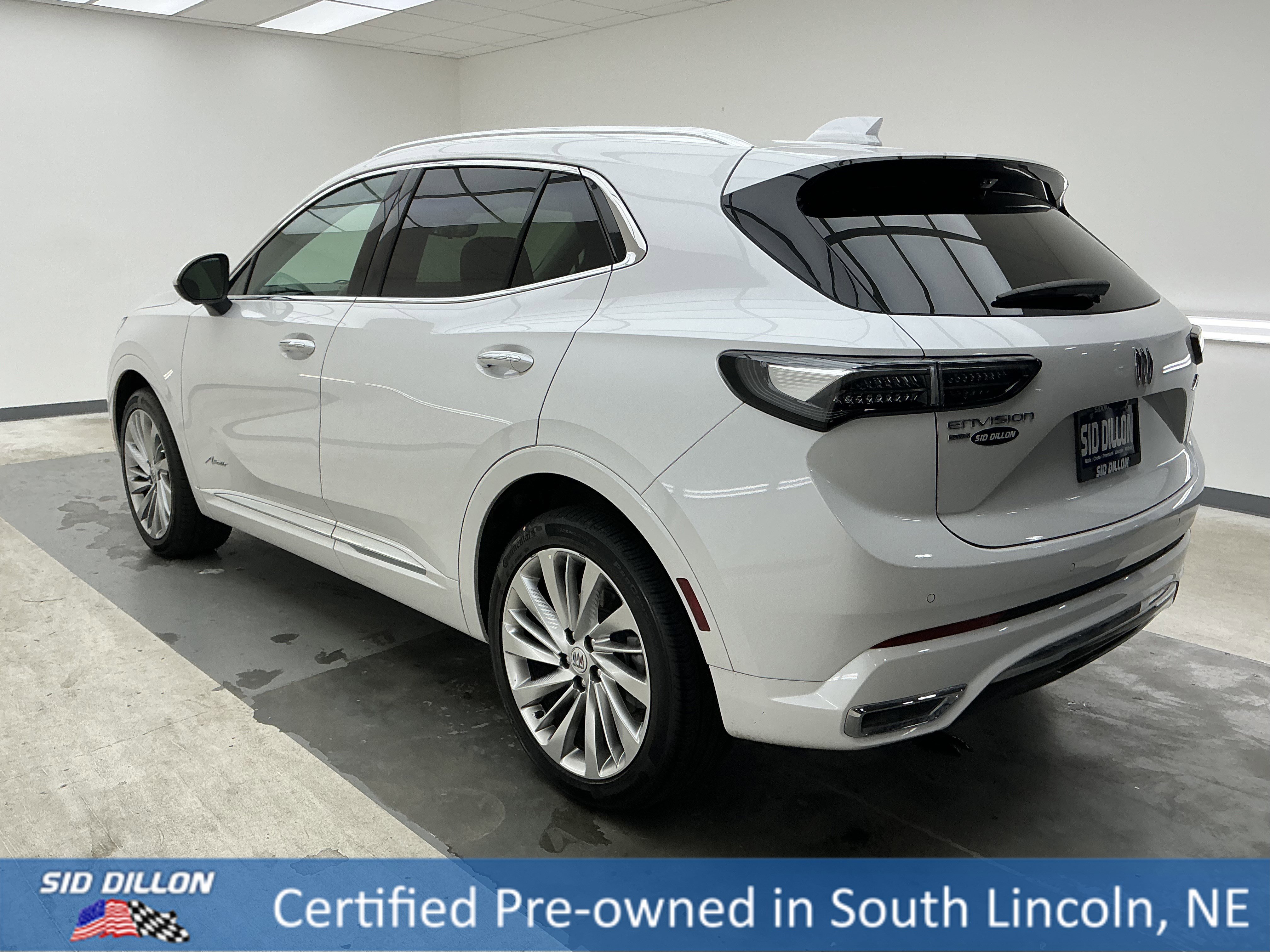 Certified Used 2025 White Frost Tricoat Buick Avenir image 6
