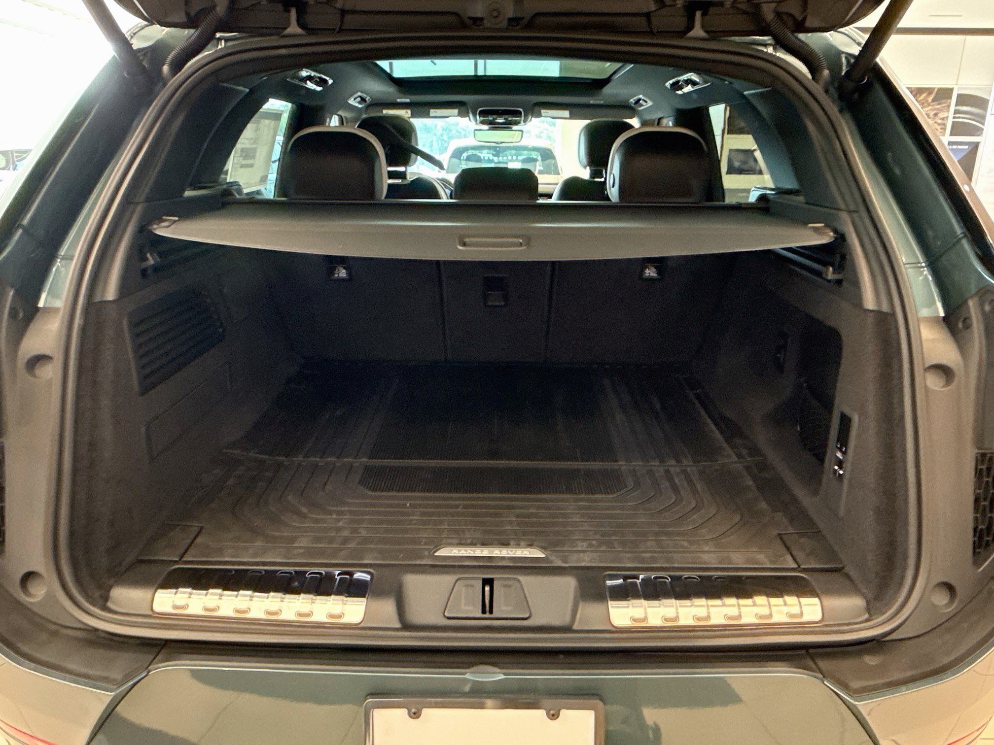 New 2026 Giola Green Land Rover Dynamic SE image 12