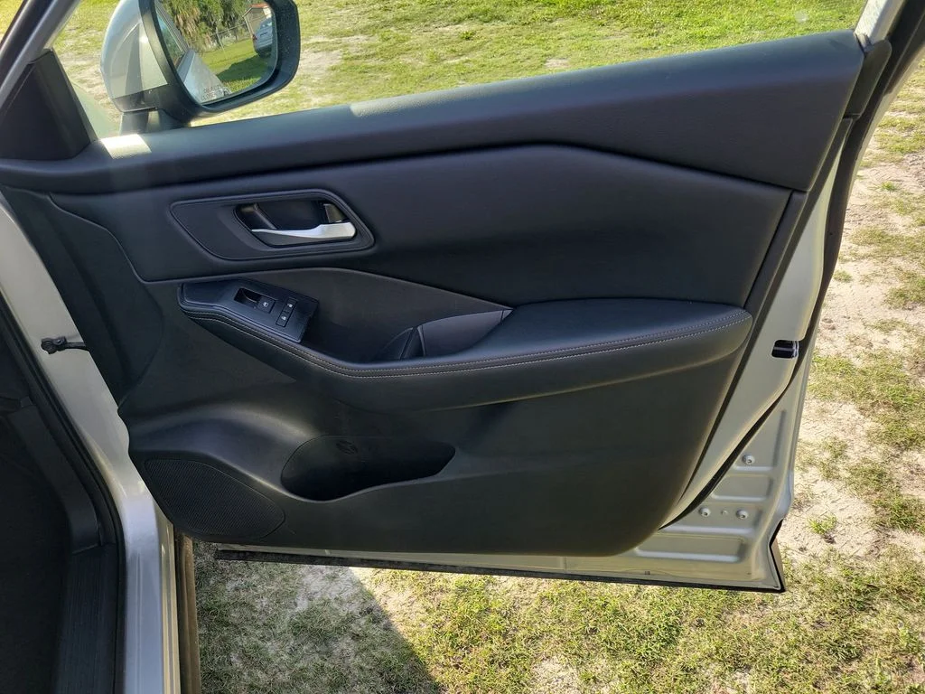 Used 2024 Brilliant Silver Metallic Nissan SV image 39