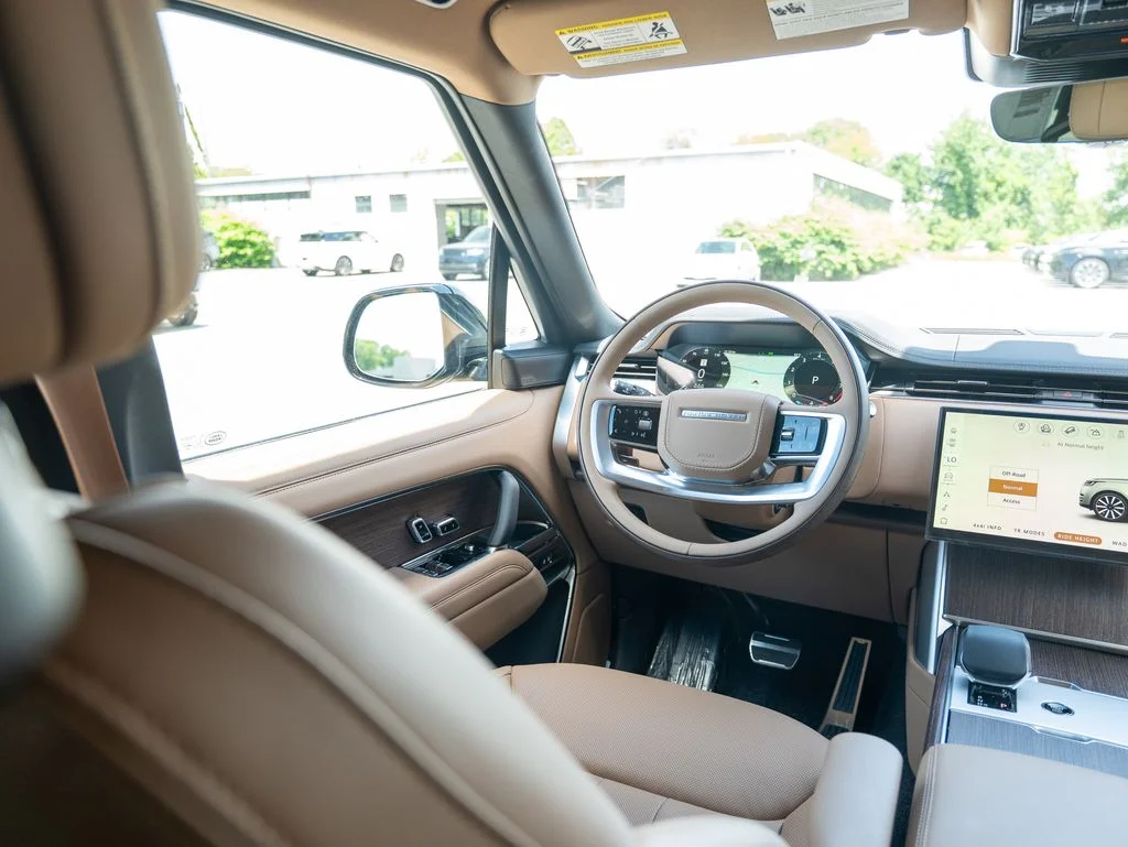 New 2026 Carpathian Grey Land Rover SE image 18