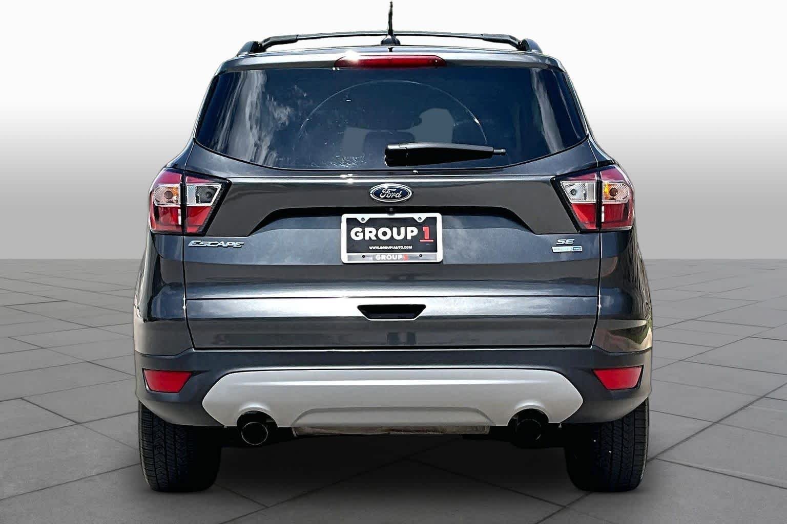 Used 2018 Magnetic Metallic Ford SE image 5