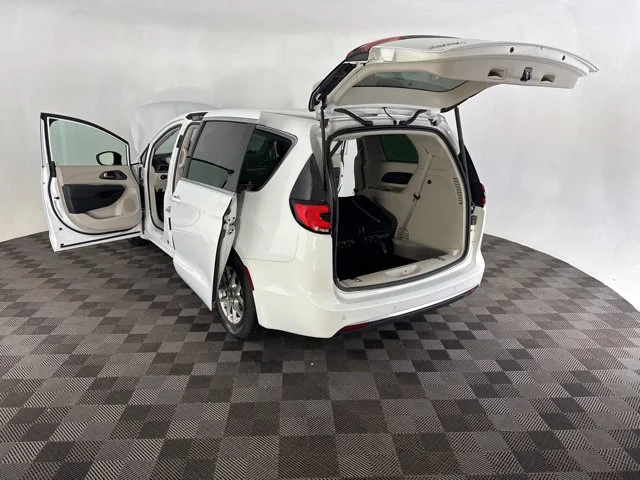 Used 2023 White Chrysler Touring L image 19