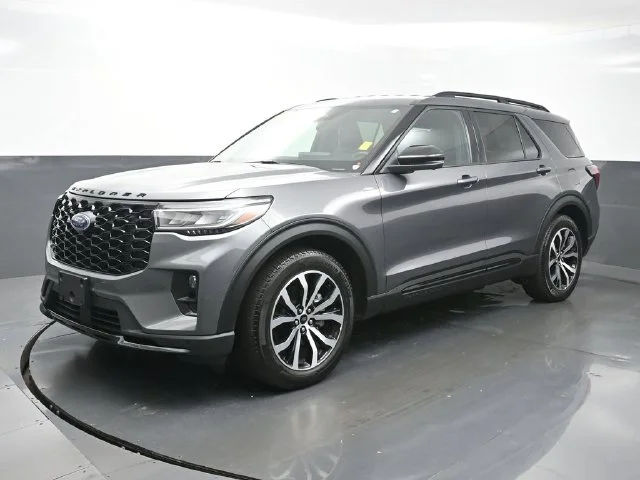 Used 2025 Gray Ford ST-Line image 3