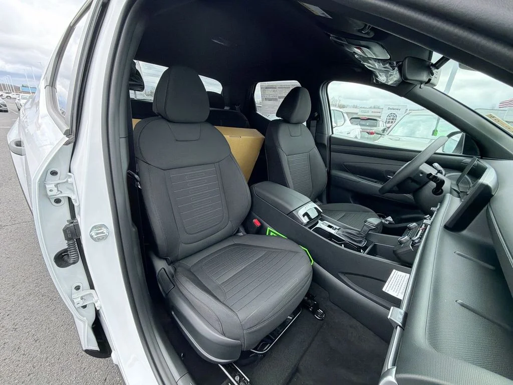 New 2026 White Hyundai SE image 30