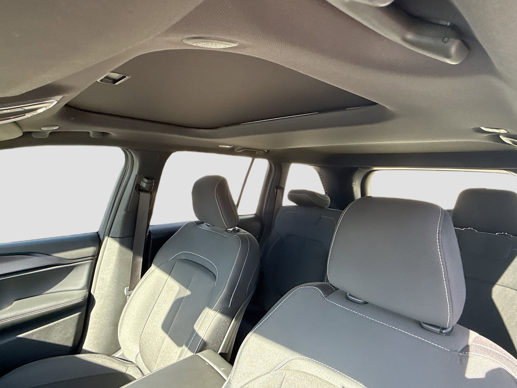 Used 2025 Silver Zynith Jeep Laredo X image 26