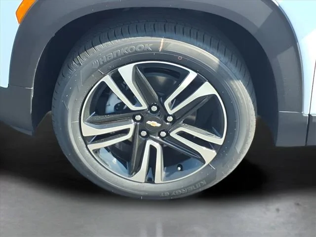 New 2026 Summit White Chevrolet LT image 26