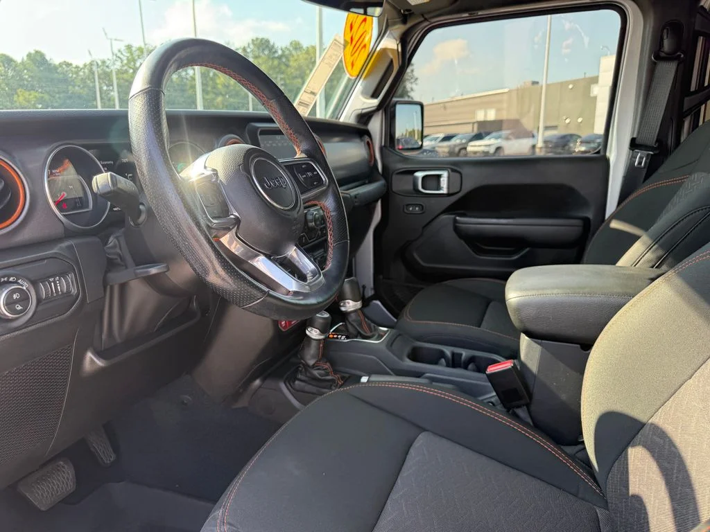 Used 2022 Silver Jeep Mojave image 4