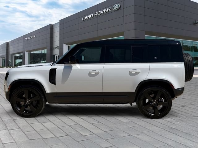 Used 2022 White Land Rover S image 2