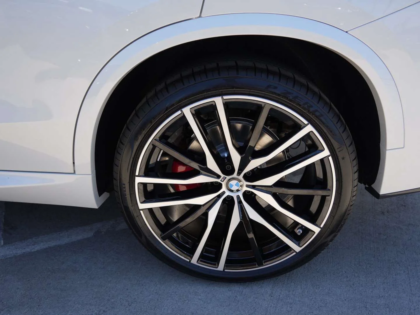 New 2026 Mineral White Metallic BMW sDrive40i image 6
