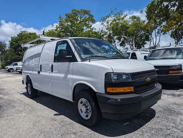 2025 Chevrolet Express 2500 Work Van HD's photo