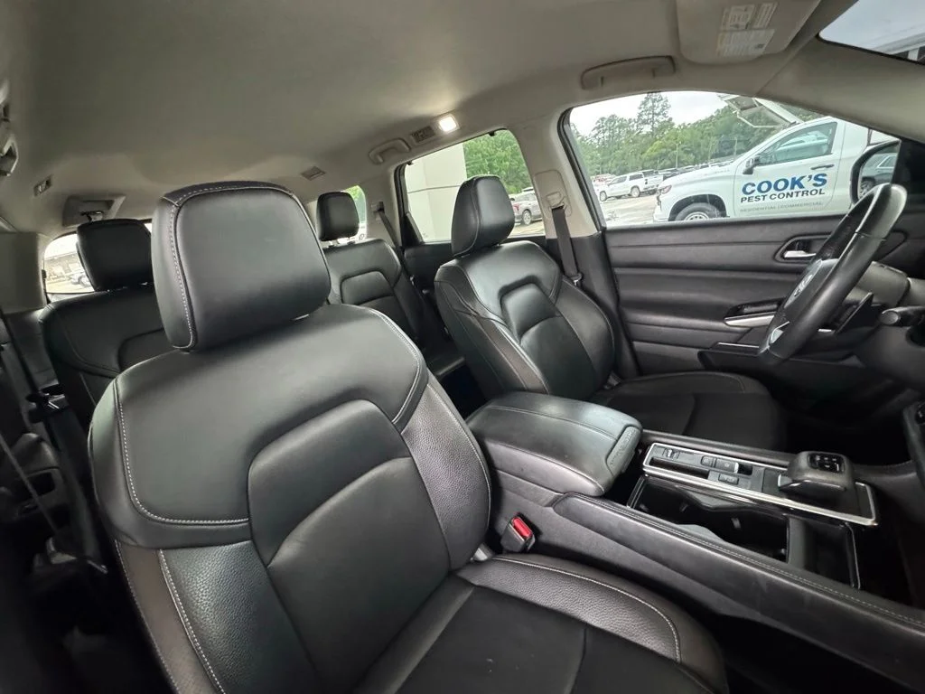 Used 2022 Gray Nissan SL image 17