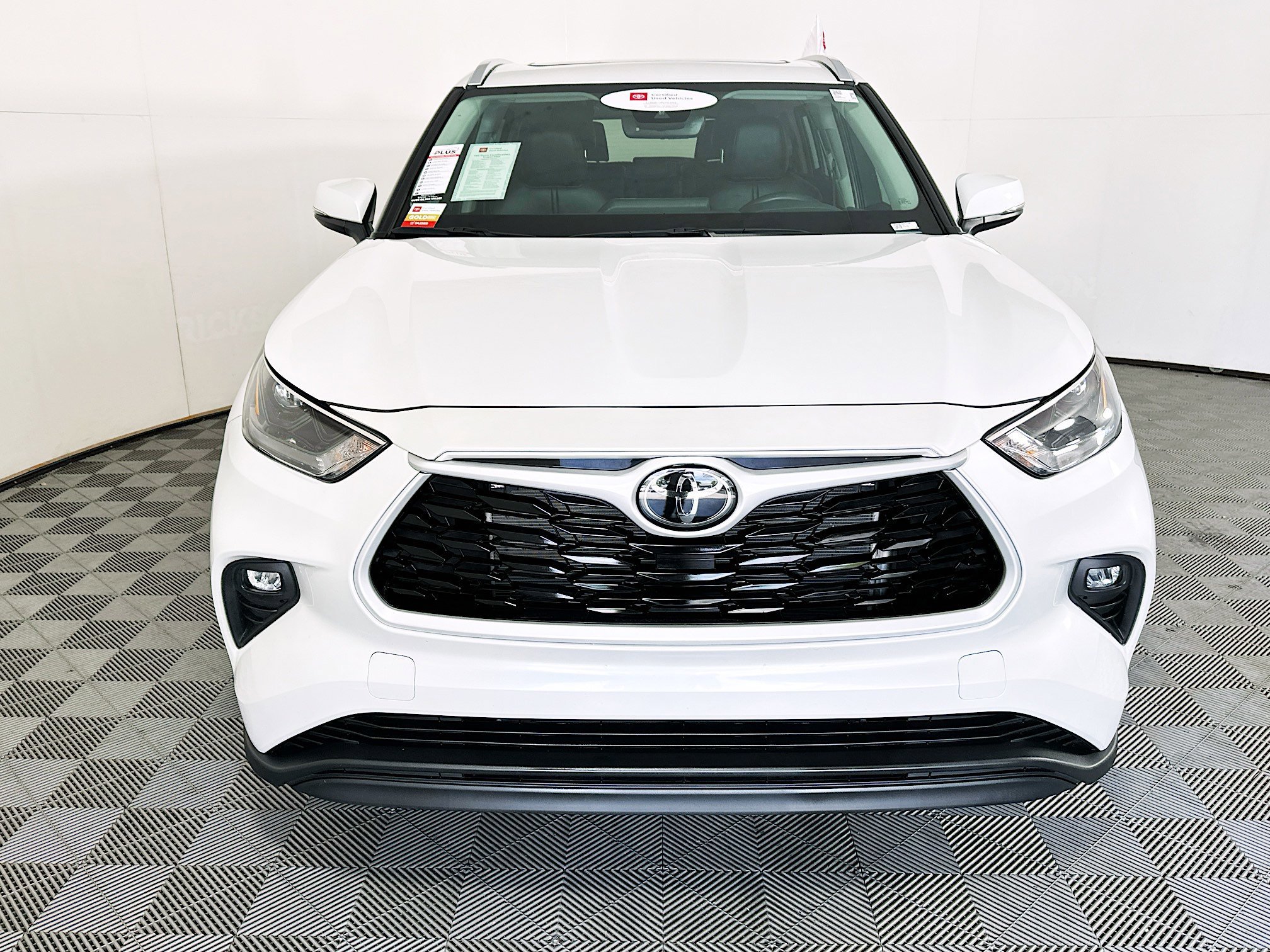 Certified Used 2025 Pearl Toyota XLE image 8