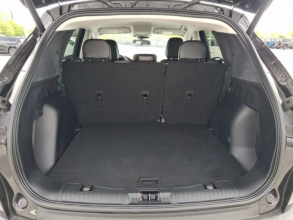 Used 2022 Black Ford SEL image 28