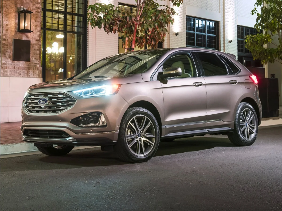 Used 2020 Black Ford SEL image 1