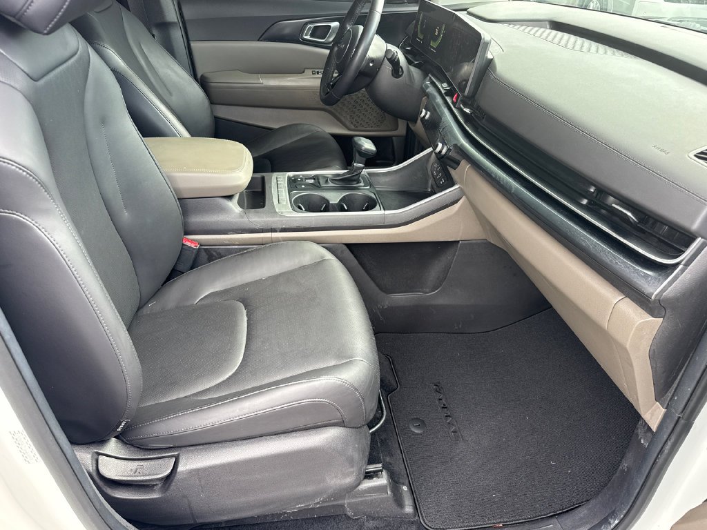 Used 2025 White Kia LXS image 13