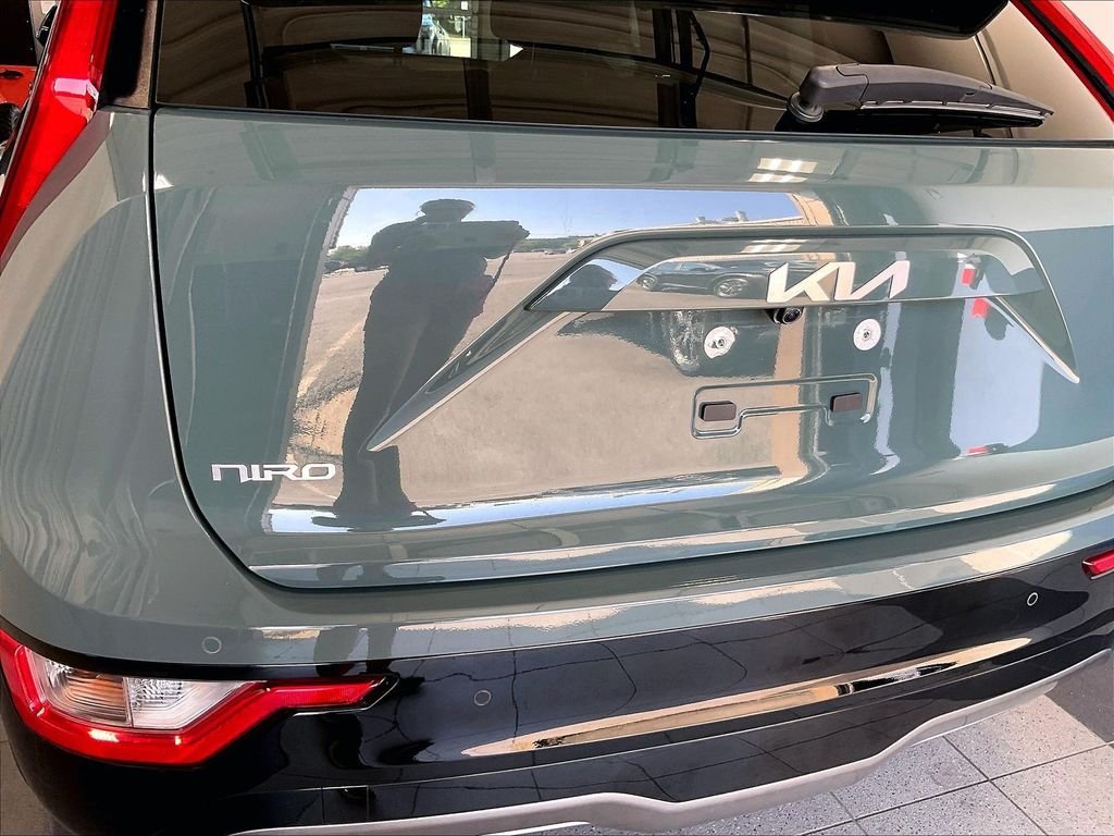 Used 2023 Green Kia Wind image 27