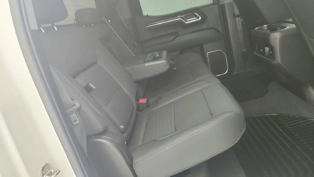 Used 2022 SUMMIT WHITE Chevrolet RST image 32