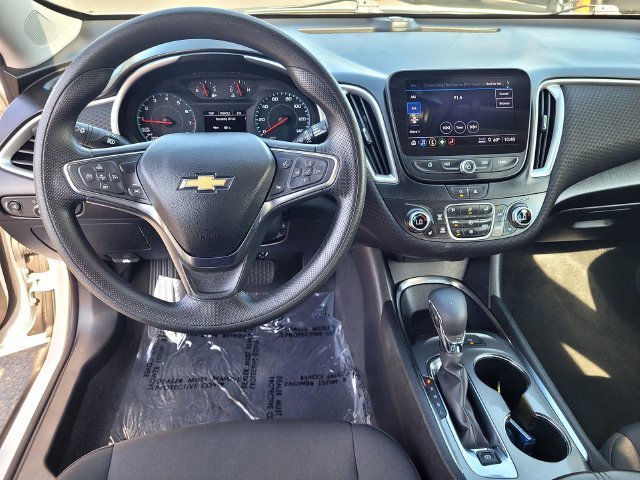 Used 2025 White Chevrolet LT image 9