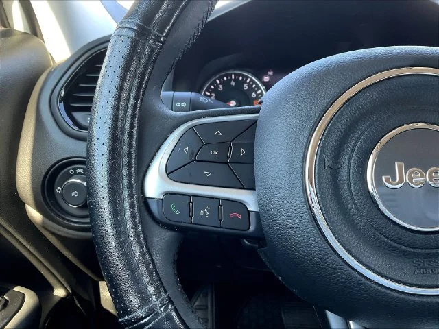 Used 2023 White Jeep Altitude image 12