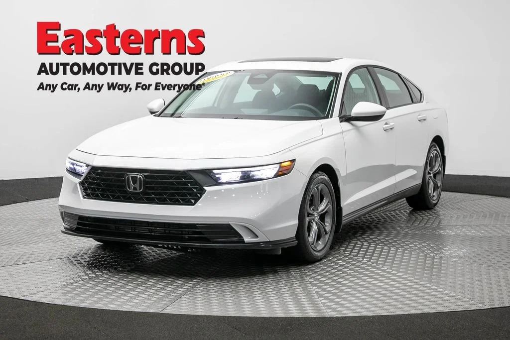 Used 2024 White Honda EX image 1